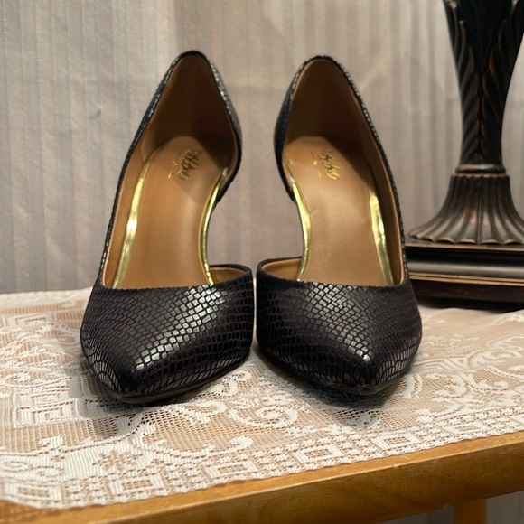 Mossimo Supply Co Black and Gold Heels with Pointed Toe Design - Picture 11 of 14